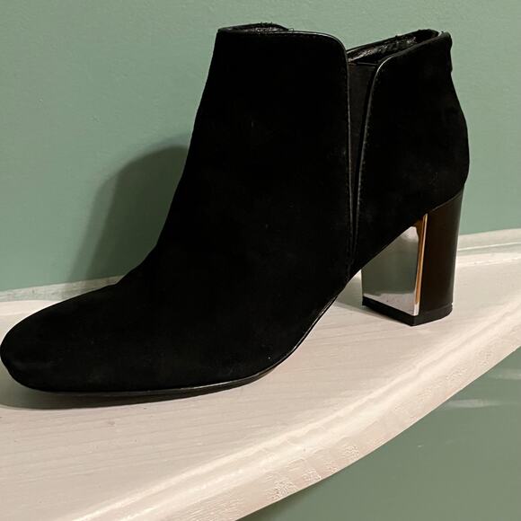 Donald J Pliner Cosmo Black Suede Ankle Boots 6.5M Chic Modern Classic - Picture 1 of 8
